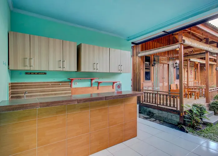 Oyo 3834 House Tien Hotel Canggu